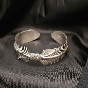 Douglas Etsitty Sterling Feather Cuff Bracelet Navajo Native American Signed